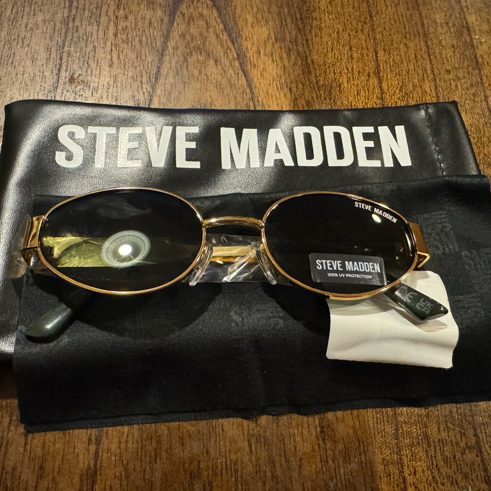Steve Madden Black and Gold Sunglasses